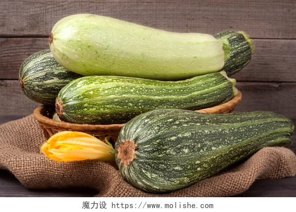 绿色南瓜西葫芦绿色蔬菜新鲜蔬菜食物蔬菜